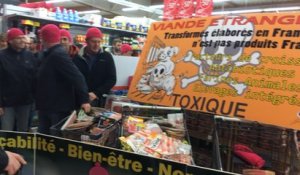 Côtes-d’Armor : les éleveurs de porc vident les rayons dans les magasins