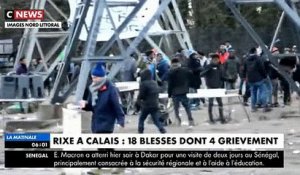 Calais: Les images impressionnantes des violences entre migrants qui ont fait des blessés par balles