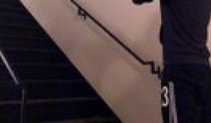 Frissons : musique de Star Wars jouée dans un escalier par un trompettiste !