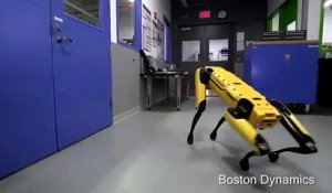 Le robot Spotmini arrive à ouvrir une porte comme un humain !