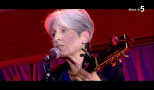 Le live : Joan Baez chante "Last Leaf" - C à Vous - 20/02/2018