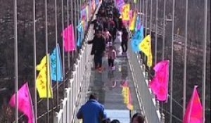 Oseriez-vous marcher sur ce nouveau pont de verre en Chine?