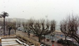 Il neige sur le bord de mer de Saint-Raphaël