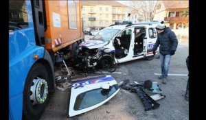 Colmar : voiture de police contre camion poubelle