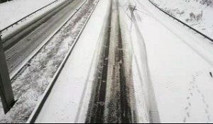 Pagaille sur les routes à cause de la neige : l'A43 bloquée en Savoie