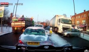 Royaume-Uni : un camion pousse une voiture sur la route, la vidéo WTF