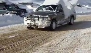 Un parisien qui rentre de ses vacances au ski... Un peu nostalgique, il remmène un souvenir