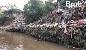 L'Indonésie veut nettoyer la rivière la plus polluée du monde