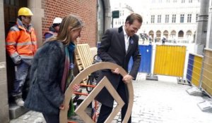 La Grand-Place de Bruxelles parée de logos en bronze pour ses 20 ans au patrimoine mondial