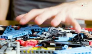 Il construit sa prothèse de bras en LEGO