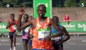 Marathon de Paris 2018 : Lonyangata et Betsy arrivent en même temps après un finish haletant !