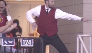 Cet employé des Houston Rockets va vous surprendre par ses mouvements de  danse