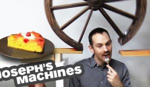 Une machine de Rube Goldberg sert une part de gâteau