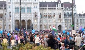 Hongrie: des dizaines de milliers de manifestants contre Orban