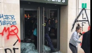 1er mai: les images du McDonald's détruit en marge de la manifestation à Paris