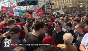 Russie : des centaines de manifestants anti-Poutine arrêtés