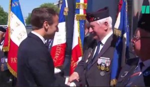 Un vétéran conseille Macron au sujet des "gauchos de la politique" en pleine cérémonie du 8 mai