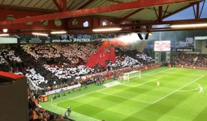 EA Guingamp : le superbe tifo du Kop Rouge