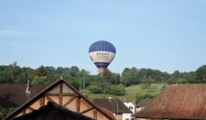 Bourbach-le-Bas: une montgolfière rase les toits
