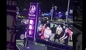 Chine : Un homme déclenche une bagarre générale quand il a touché le derrière d'une femme !