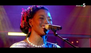 Fatoumata Diawara - "Nterini" (live) - C à Vous - 29/05/2018