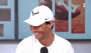 Quand le public de Roland-Garros chante "Joyeux anniversaire" à Rafael Nadal en pleine interview