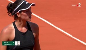 Roland-Garros 2018 : Un lob maîtrisé de Muguruza qui surprend Halep