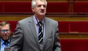 "C'est une honte !" : Jean Lassalle, en colère, hurle à l'Assemblée nationale