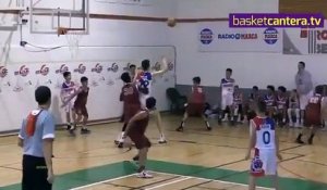 Ce basketteur de 12 ans mesure 2m13