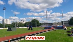 Lavillenie saute au milieu de la pelouse - Athlé - Montreuil