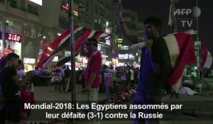 Des supporters égyptiens expriment leur déception après le match