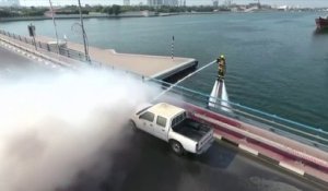 Regardez comment les pompiers de Dubai éteignent les feux!