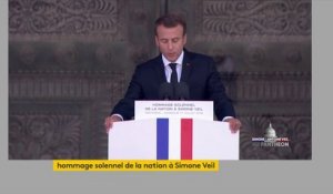 "La France aime Simone Veil. Elle l’aime dans ses combats toujours justes, nécessaires, animés par le souci des plus fragiles", déclare Emmanuel Macron