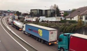 Franche-Comté Gilets jaunes concert de klaxons des routiers en soutien aux manifestants à Ecole-Valentin