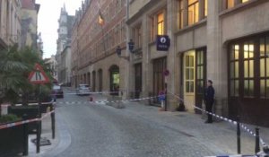 Bruxelles: un policier attaqué au couteau devant un commissariat