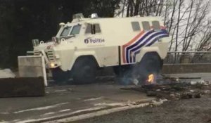 Intervention de la police à Feluy pour libérer l’autoroute que des « gilets jaunes » bloquaient (2/2)