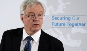 Le négociateur en chef du Brexit abandonne Theresa May