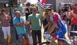 Tour de France 2018 : Olivier le Gac salue ses parents dans son village familial