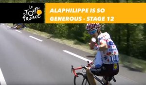 Parfois les cameramen aussi ont soif, merci Julian Alaphilippe ! / Sometimes cameramen need a drink too, thanks Julian Alaphilippe! - Étape 12 / Stage 12 - Tour de France 2018