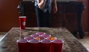 Meilleur Beer Pong du monde !! Il enchaîne les coups comme un pro !