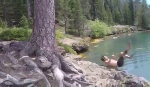 Saut dans l'eau : il se prend les rochers dans le dos avant !