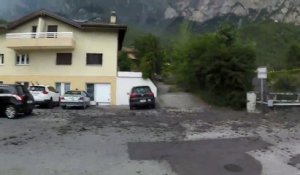 Découvrez les images impressionnantes d'une incroyable coulée de boue qui déferle dans un village suisse - VIDEO