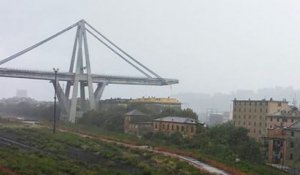 Un viaduc de l'autoroute A10 s'effondre au-dessus de Gênes en Italie