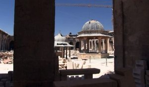 Des ouvriers syriens rénovent la Grande Mosquée des Omeyyades