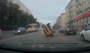 Un russe ivre arrive à retourner sa voiture