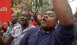 Manifestation des Kényans contre l’arrestation de députés ougandais [No Comment]