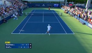 Quatorze ans après, Benneteau imite Safin et enlève son short !