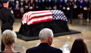 Le Capitole rend hommage à John McCain