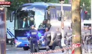Alexandre Benalla dans le bus des Bleus sur les Champs-Élysées, de nouvelles images ! (exclu vidéo)