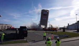 La démolition de ce silo ne se passe pas comme prévu